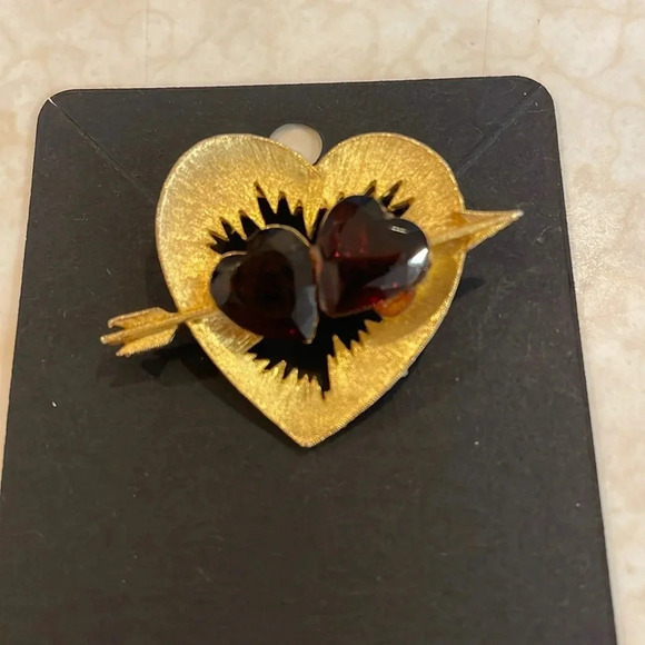 Vintage, JJ Brushed Gold Tone Metal Heart Brooch with Arrow - Picture 1 of 3
